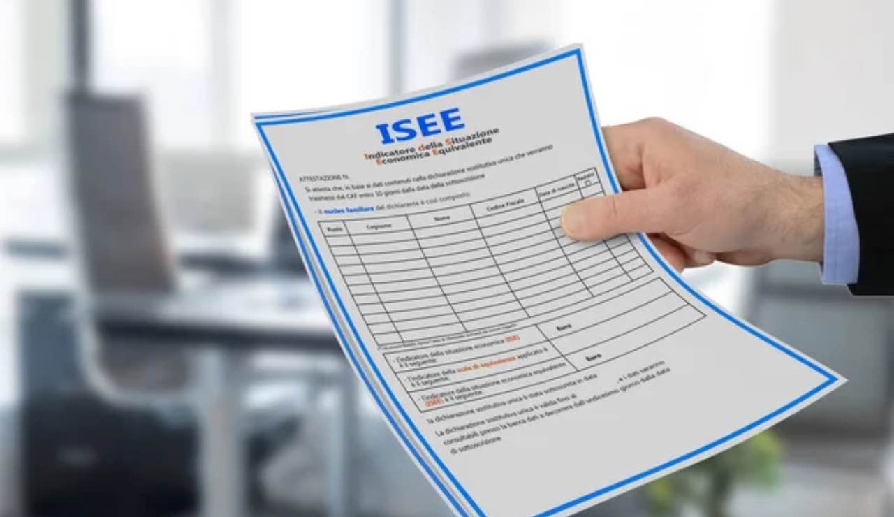 ISEE, ecco il trucco per abbassarlo | Non c’è niente di illegale: se ne approfitti ricevi tutti i bonus