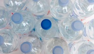 Acqua in bottiglia marchio peggiore male Gange