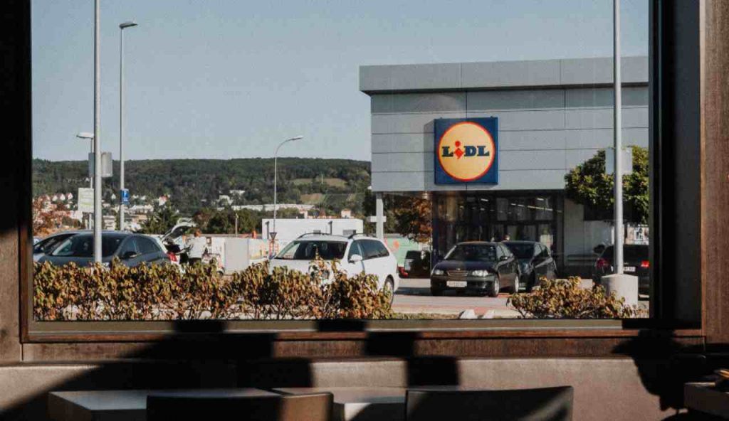 Illustrazione di un supermercato LIDL (Canva FOTO) - financecue.it