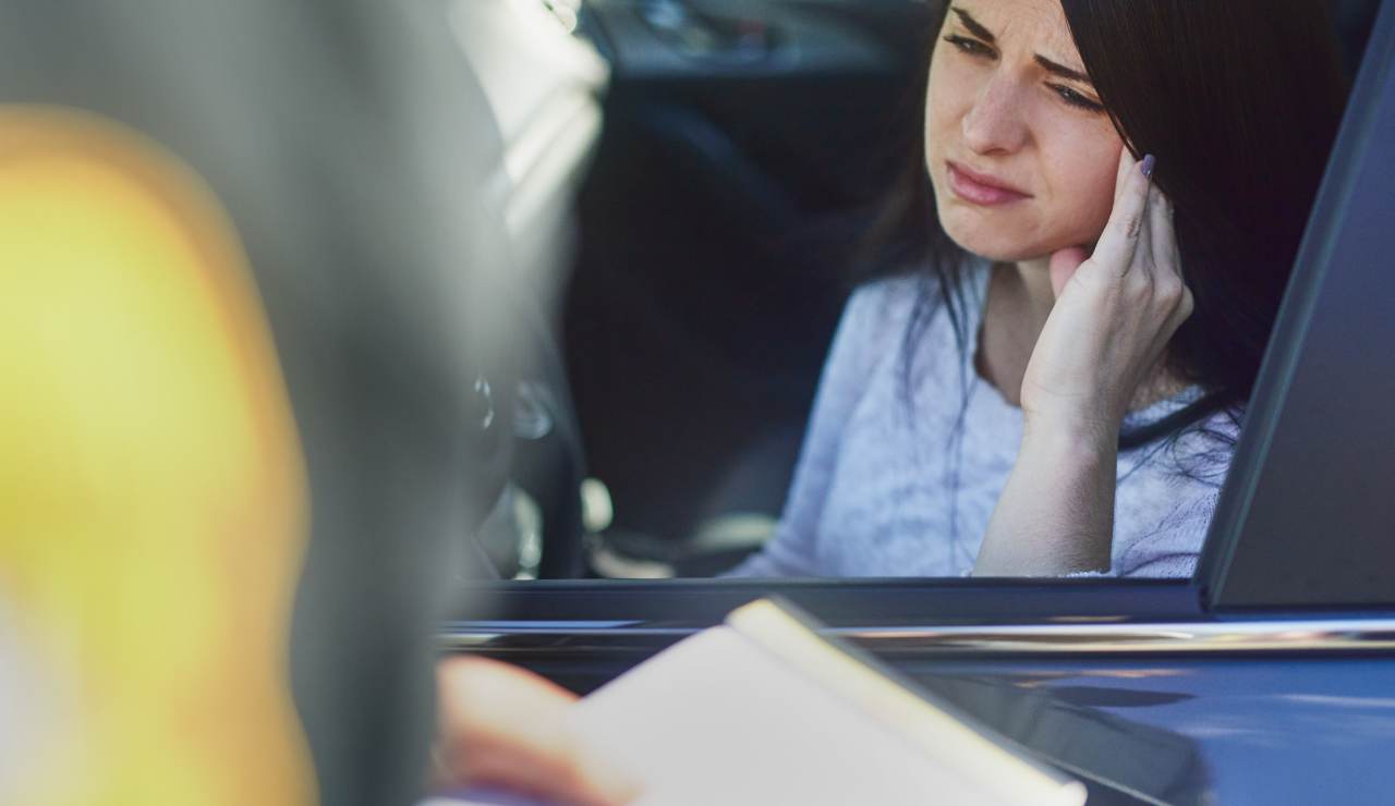 Buonasera, con questa auto non può circolare | Multa improvvisa e giornata rovinata: il nuovo divieto che nessuno conosce