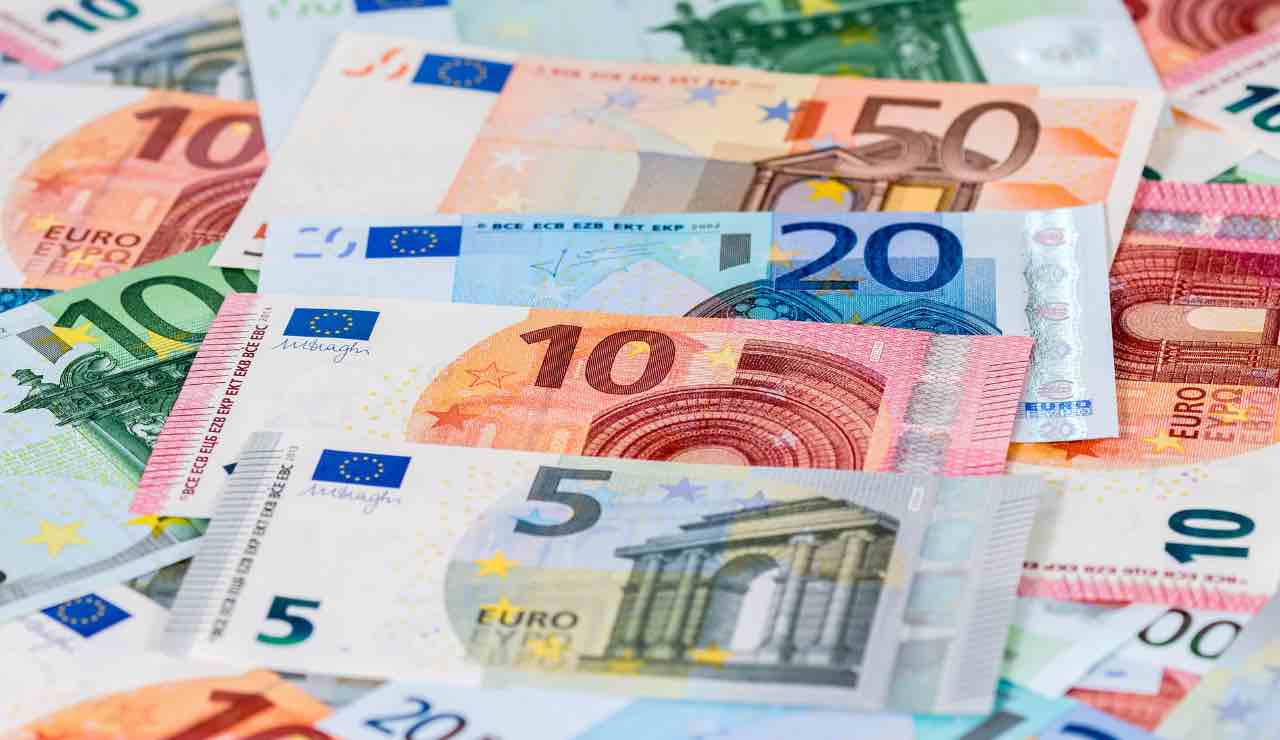 Euro, presentate le nuove banconote: ecco perché le hanno cambiate | Il motivo ti lascerà a bocca aperta