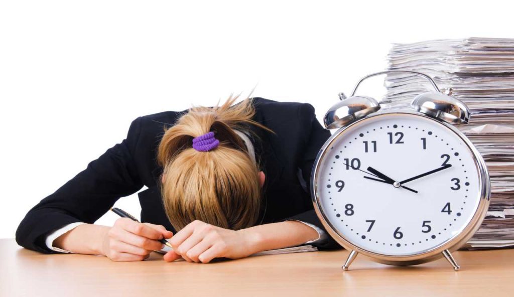 lavoratrice stressata in attesa