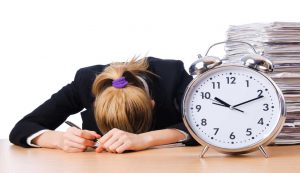 lavoratrice stressata in attesa