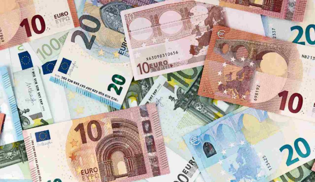 Illustrazione di alcune banconote (Canva FOTO) - financecue.it