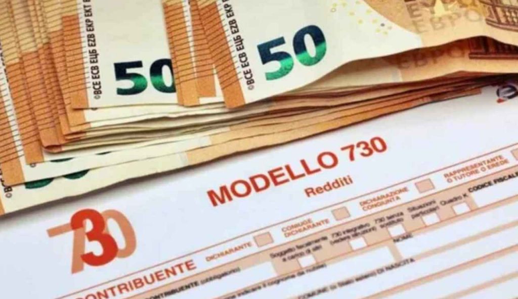 Modello 730 e soldi (Depositphotos foto) - www.financecue.it