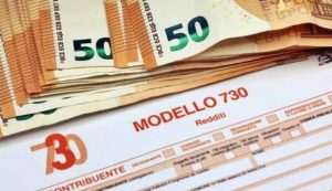 Modello 730 e soldi (Depositphotos foto) - www.financecue.it
