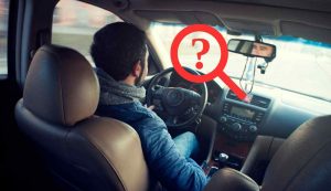 Uomo perso in auto
