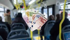 Autobus e soldi (Depositphotos foto) - www.financecue.it