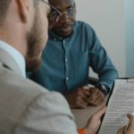 Illustrazione della valutazione di un CV (Canva FOTO) - finacecue.it