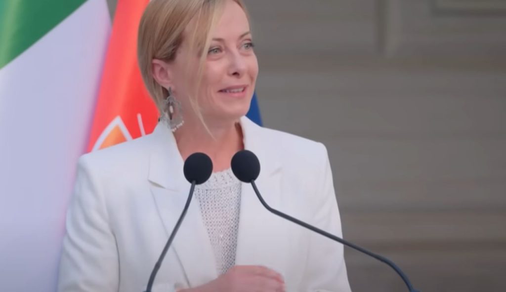 Giorgia Meloni sorridente