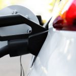 Illustrazione di un'auto verde (Canva FOTO) - financecue.it