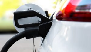 Illustrazione di un'auto verde (Canva FOTO) - financecue.it