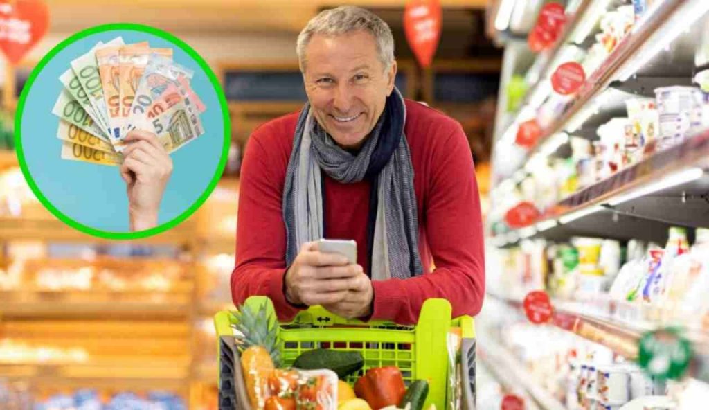 Pensionato fa la spesa (Canva foto) - www.financecue.it