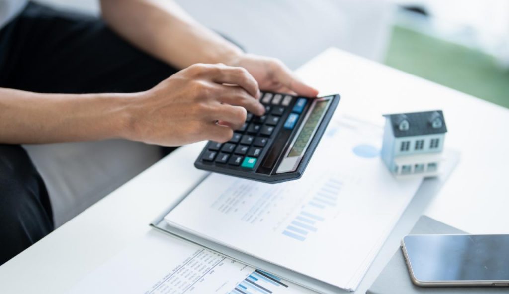 Illustrazione di una busta paga (canva FOTO) - financecue.it