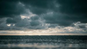 Cielo buio e nuvoloso